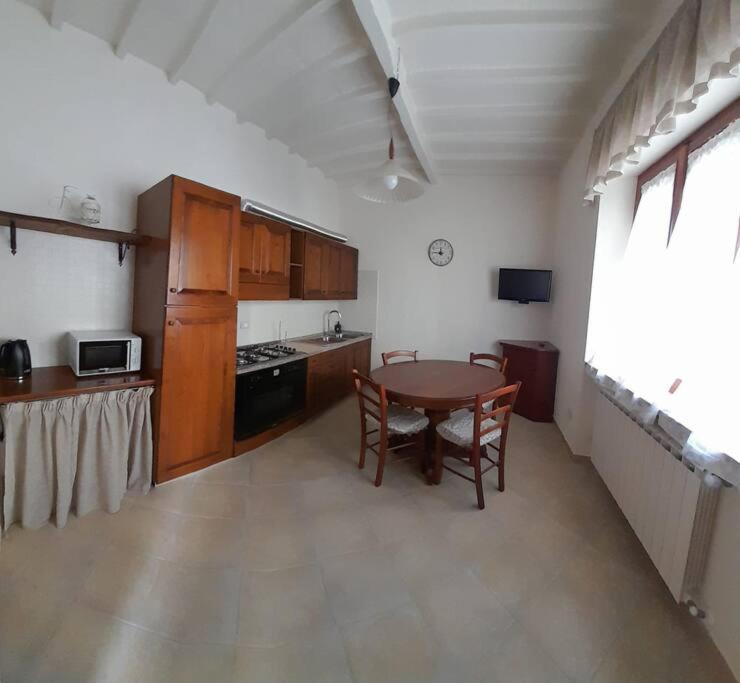 La Casina Di Guido Apartment Chianni Bagian luar foto